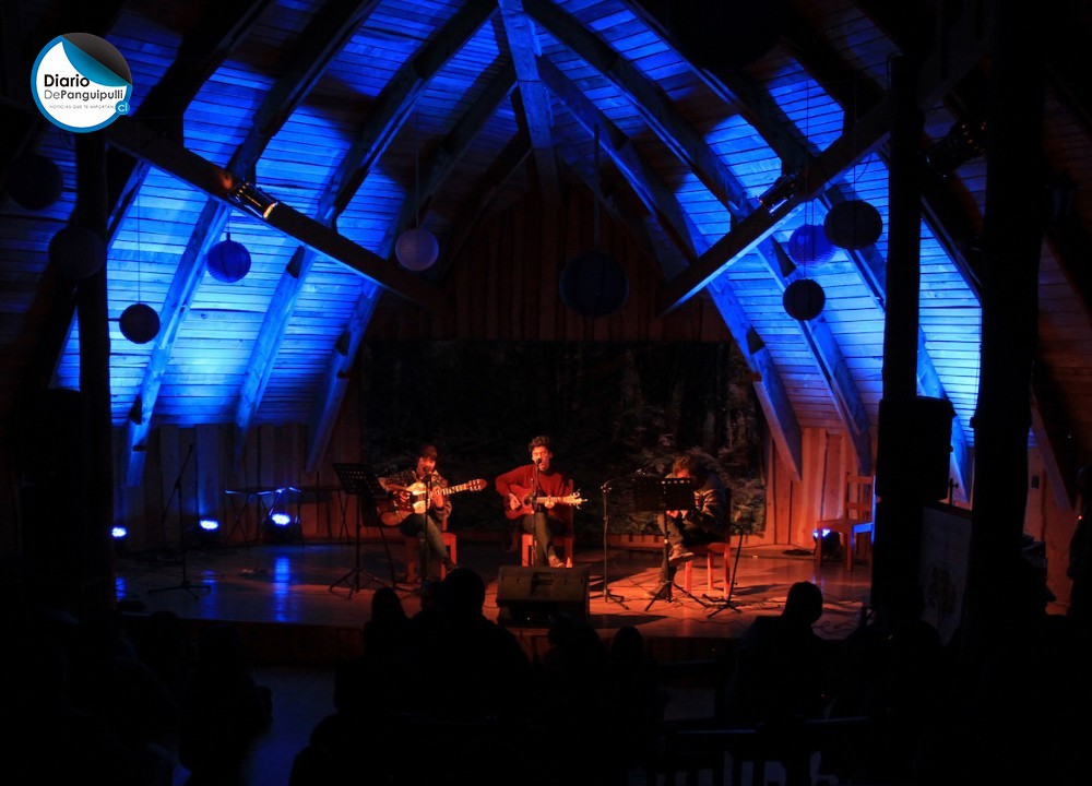 Neltume se llenó de música y teatro durante el Festival de las Artes