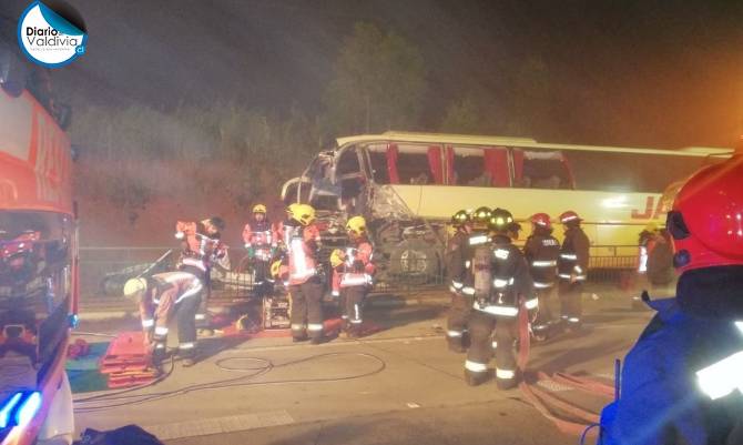 8 lesionados tras violenta colisión de buses en ruta Valdivia-Mariquina