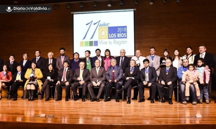 Aniversario Los Ríos: Gobierno Regional homenajeó a personas e instituciones por su aporte al territorio