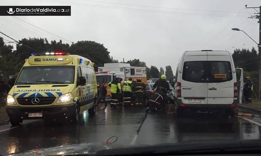 ¿Llegó la hora de semáforo?: Nuevo accidente en salida sur de Valdivia dejó 3 personas heridas