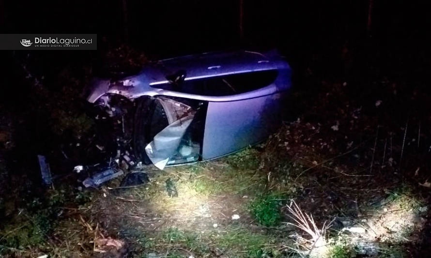 Lluvia habría provocado volcamiento de auto en sector Pupunahue de Los Lagos