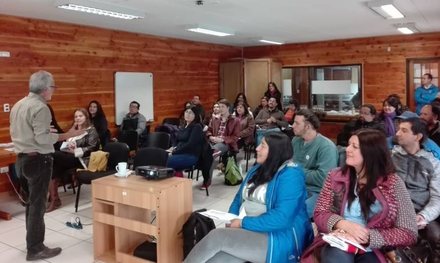 Empresarios de Panguipulli participaron en taller sobre gestión de servicios turísticos