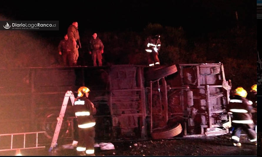 Ranquino revela detalles de accidente: “Bus chocó con barrera, volcó y frenó contra un muro de tierra"