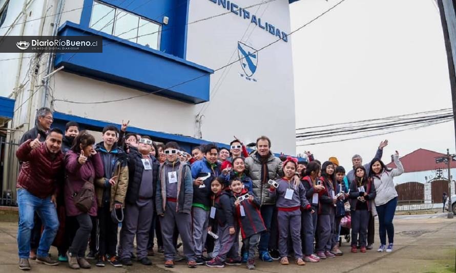 Estudiantes riobueninos viajan a presenciar el Eclipse Solar a Vicuña