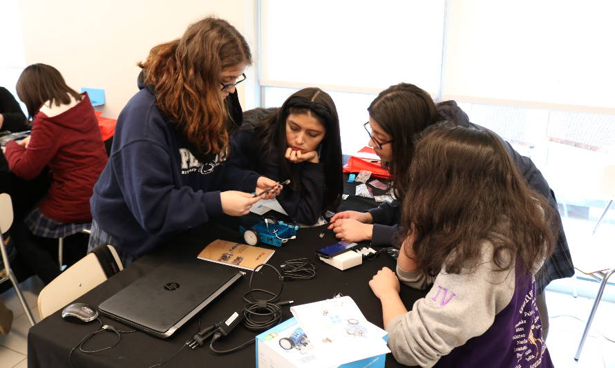 Inacap y Sernameg realizan 1° Concurso de Robótica para alumnas de educación media