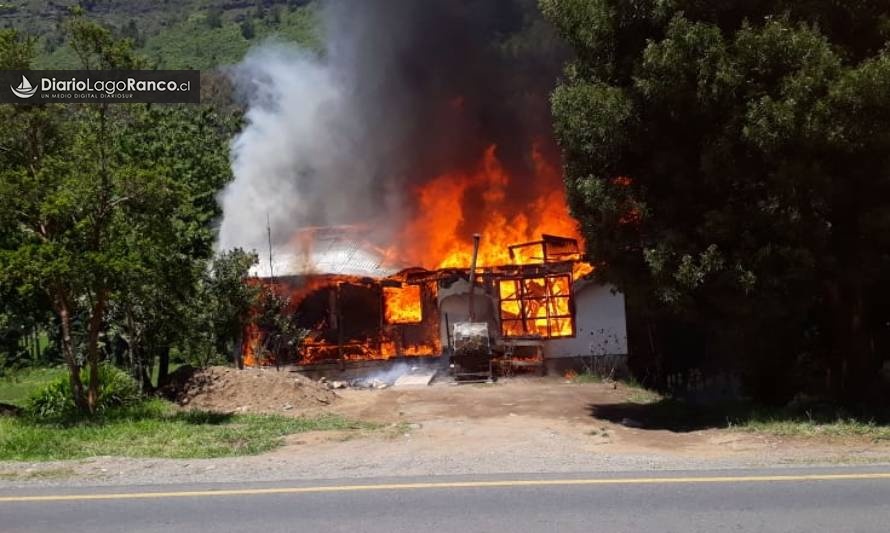 Incendio consumió vivienda recién construida en Ilihue, Lago Ranco