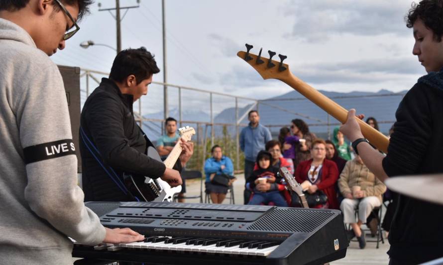 Panguipulli: Vecinos de Siete Lagos disfrutaron del talento de jóvenes músicos