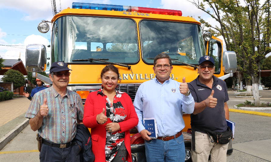 Municipalidad de Paillaco renovó compromiso con bomberos contratando 144 seguros de vida