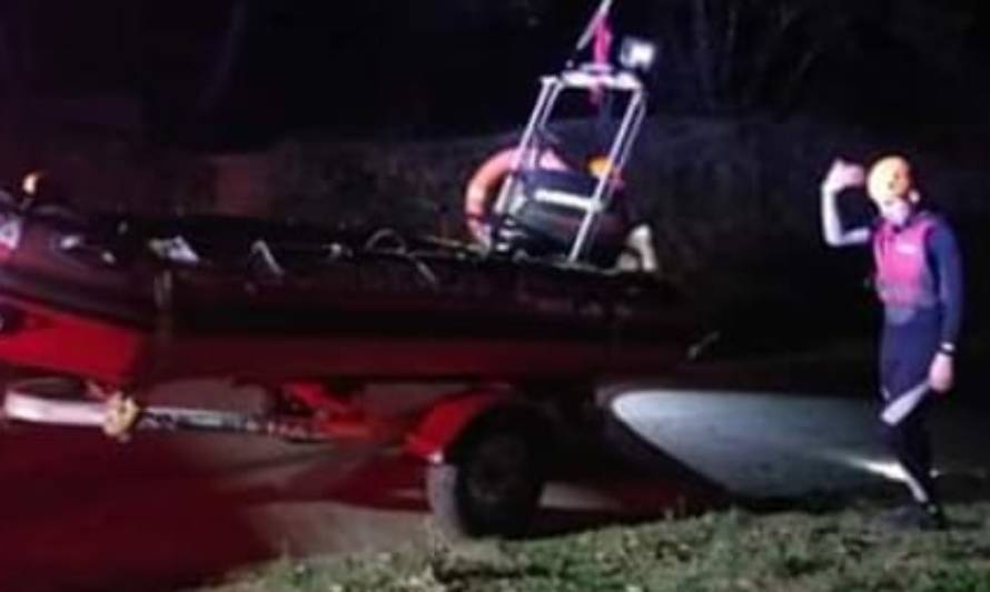 Bomberos busca a hombre que se habría lanzado a las aguas del río Bueno 