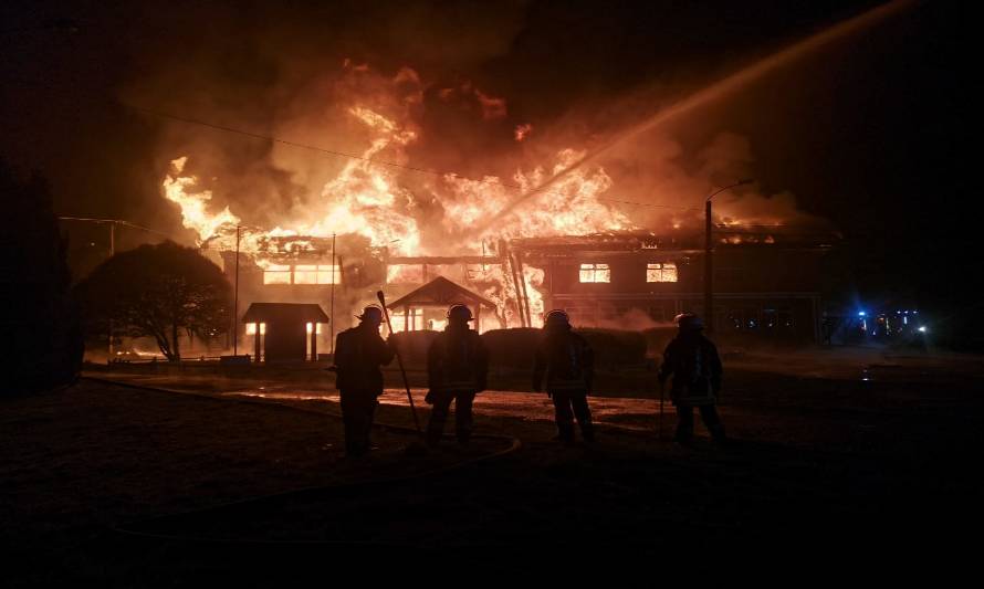 Incendio destruyó hogar de menores de Osorno: residentes fueron evacuados a tiempo
