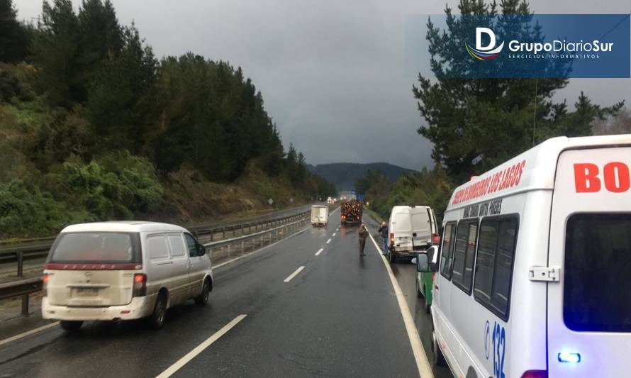 Dos vehículos colisionaron tras intensa lluvia en Lipingue
