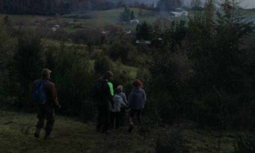 Carabineros rescata a madre y sus tres hijos que estaban extraviados en cerro Pico Toribio
