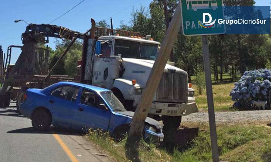 Un automóvil y un camión forestal chocaron en ruta Los Lagos-Riñihue