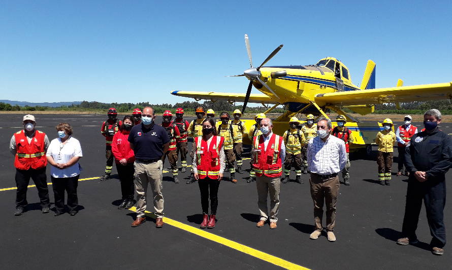 CONAF integró hidroavión para el combate de incendios forestales