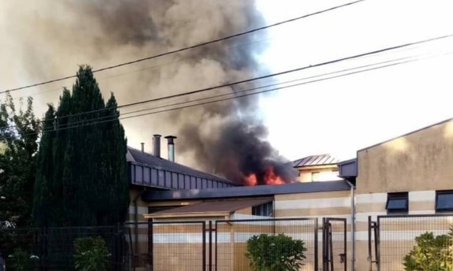 Incendio afecta a dependencias del Sename en Valdivia