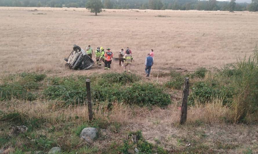 Volcamiento dejó dos lesionados en Los Lagos