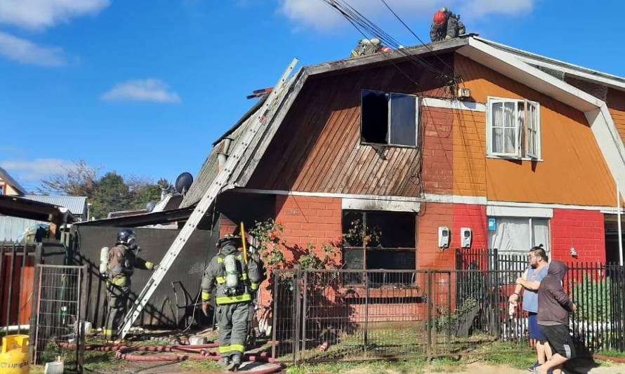 Incendio afectó a una vivienda de calle Martínez de Rosas en Valdivia