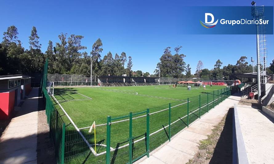 Niebla ya cuenta con un moderno estadio