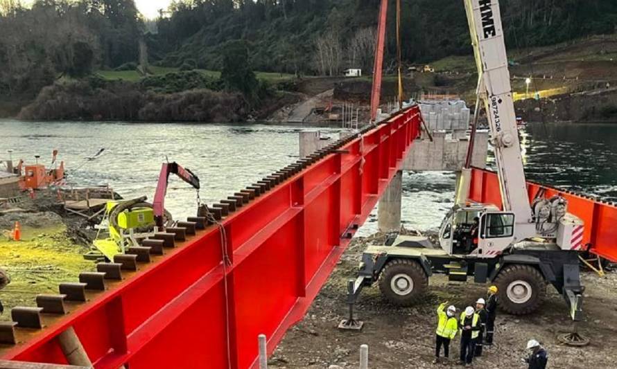 Con instalación de vigas avanza construcción de nuevo puente Ciruelos