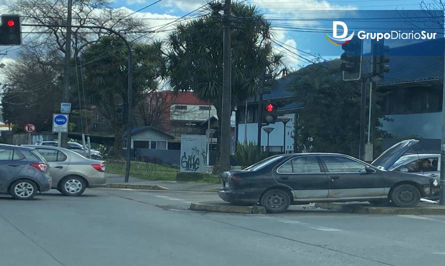 Valdivia: Se reportó colisión vehicular en Picarte con Mackenna