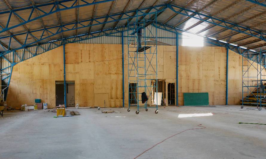 Comunidad escolar de Choshuenco disfrutará de la renovación completa de su gimnasio