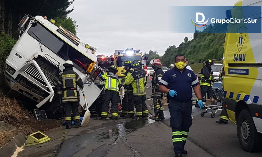 Transportista laguino resultó lesionado en colisión de camiones en Ruta 5 Sur 