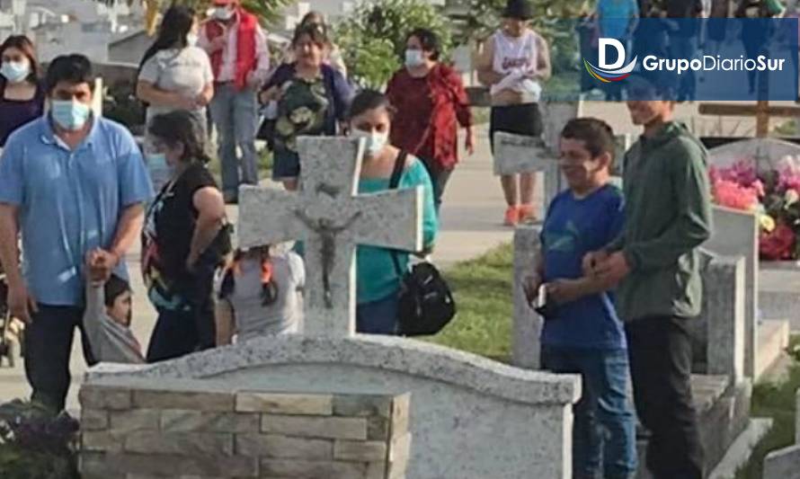 Cementerio de Los Lagos recibió miles de visitantes en el día de todos los santos