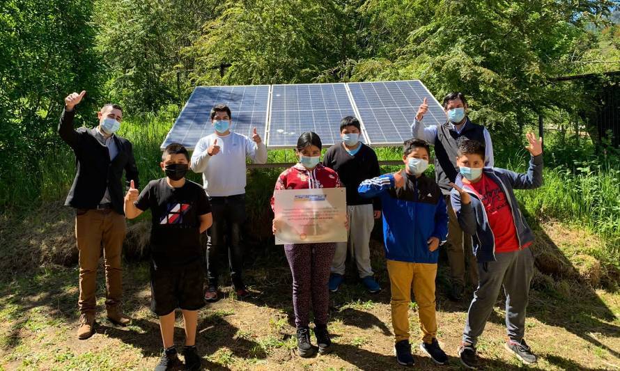 Saesa premió a Escuela Rural de Hueinahue con sistema de iluminación Led y paneles solares