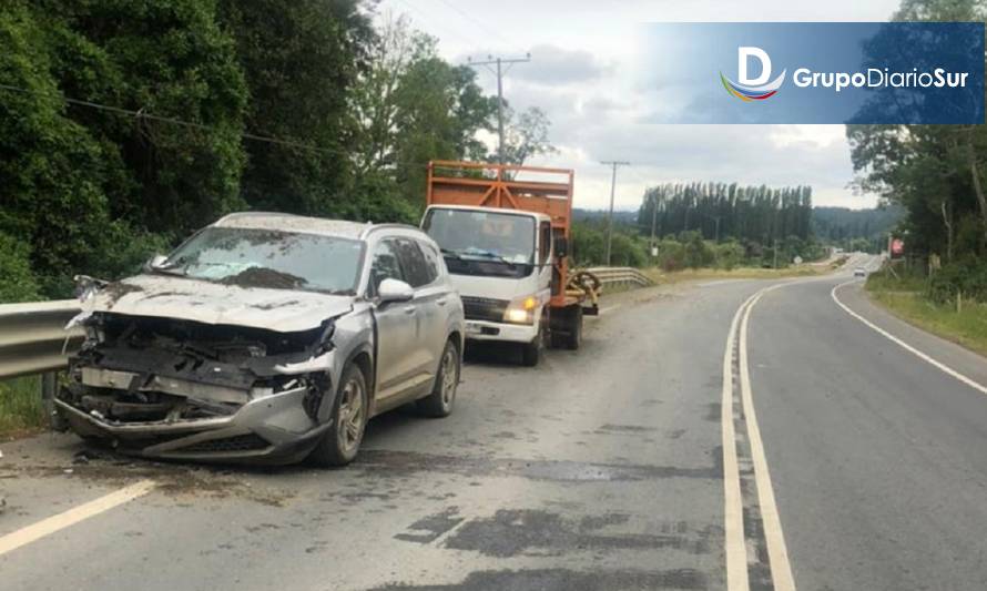 Colisión de camión con automóvil en Quinchilca