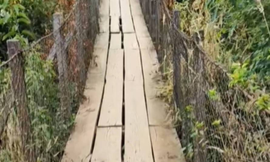 Los Lagos: vecinos viralizan problemática de puente colgante en Pueblo Hundido 