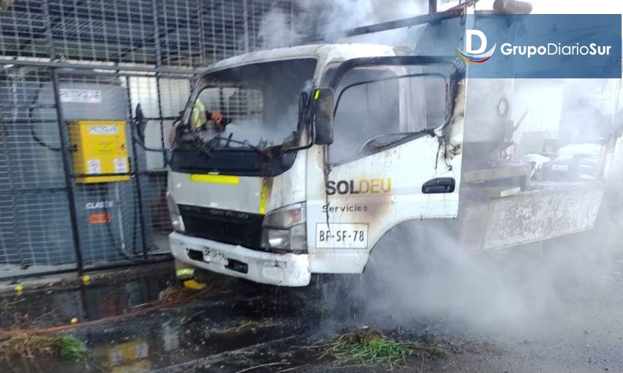 Bomberos controló incendio de camión en Paillaco