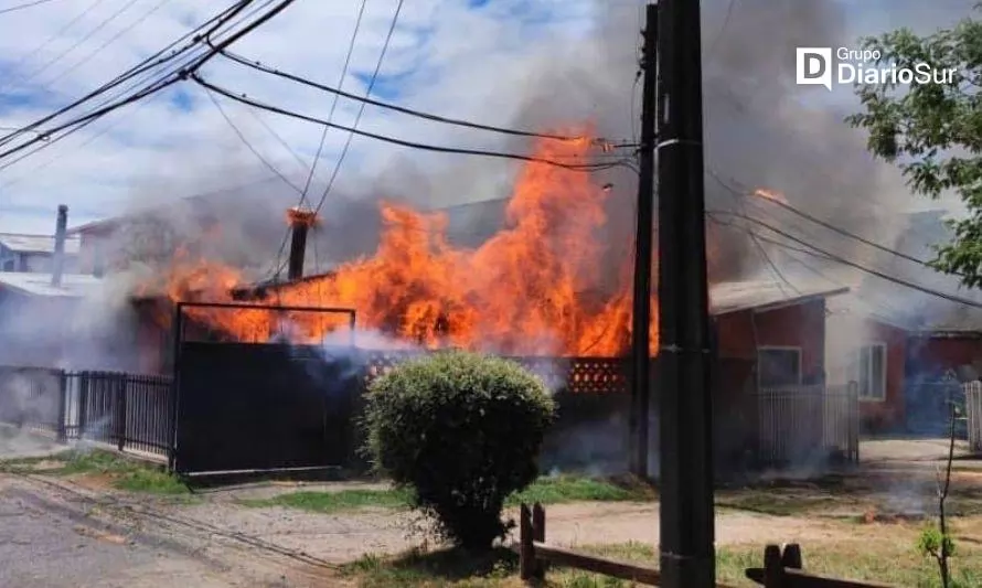 Incendio destruye varios inmuebles en Valdivia