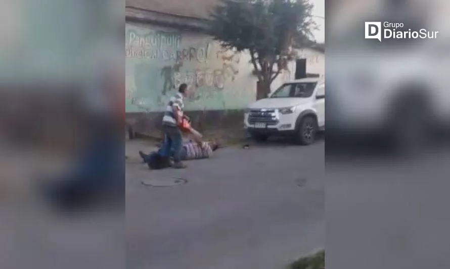 [VIDEO] Violento sujeto amenaza con una motosierra a un hombre en Panguipulli