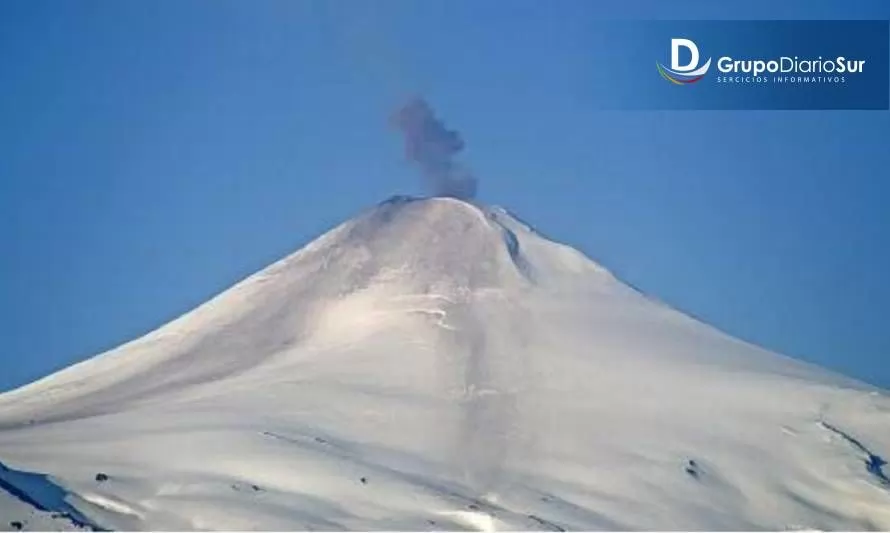 Monitorean la Alerta Amarilla por actividad del volcán Villarrica