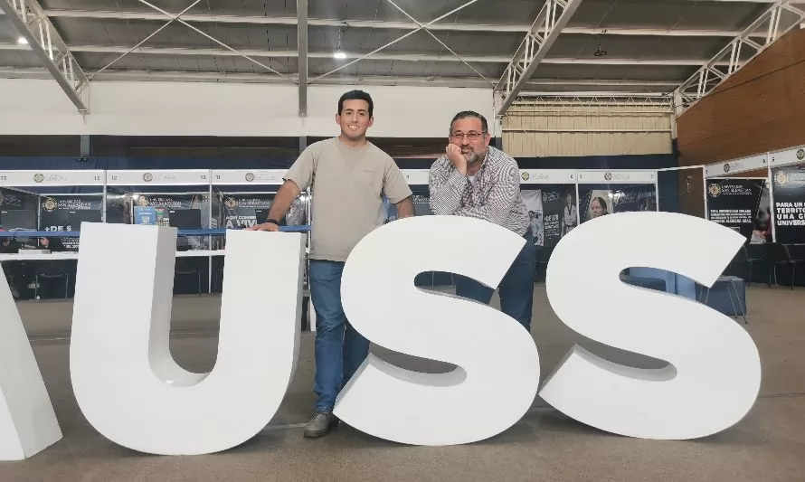 Padre e hijo serán compañeros en la carrera de Derecho en la U. San Sebastián 