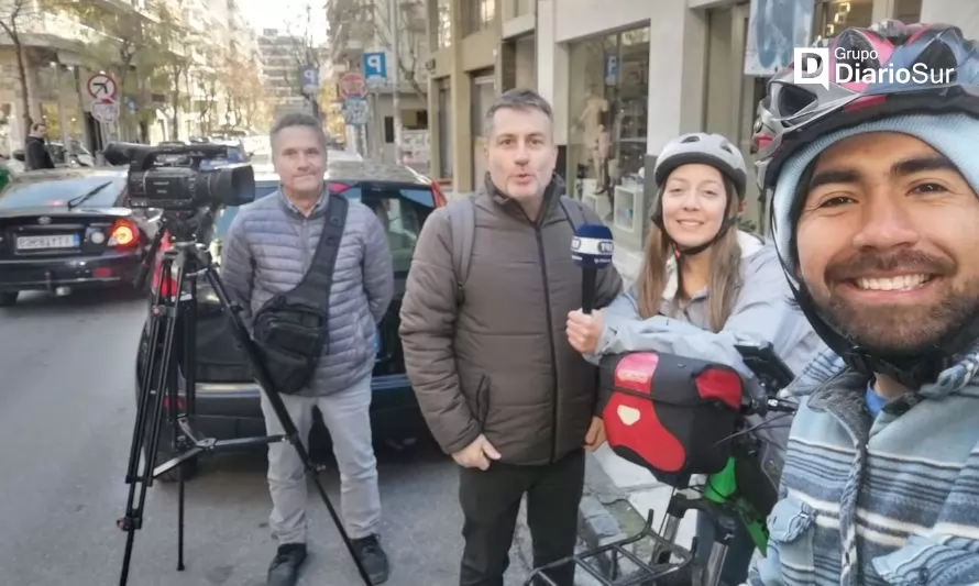 Coyhaiquinos recorren el mundo en bicicleta