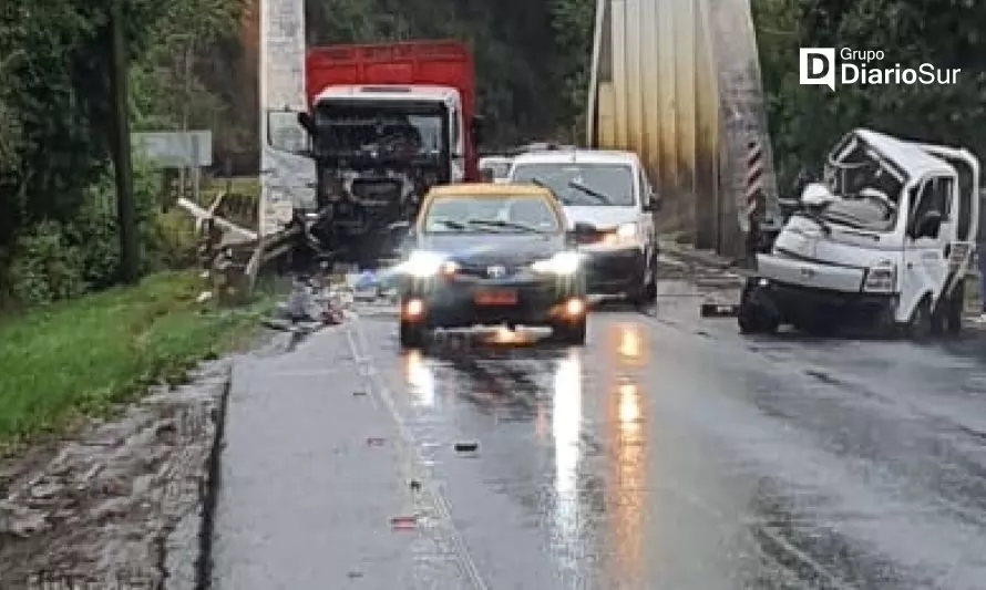 Confirman un fallecido tras colisión frontal en ruta Valdivia-Paillaco