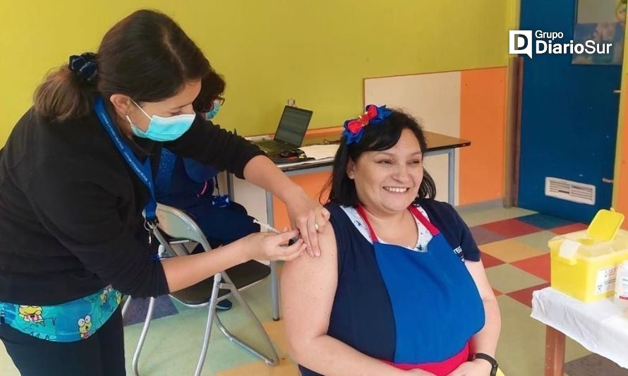 Habilitan punto de vacunación en Mall Plaza de Los Ríos
