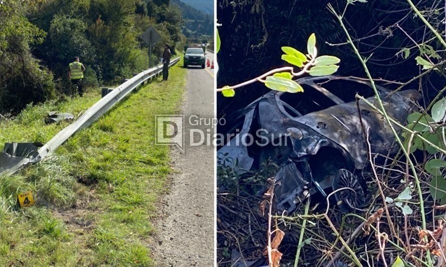 Identifican a propietarios del vehículo volcado e incendiado en Futrono