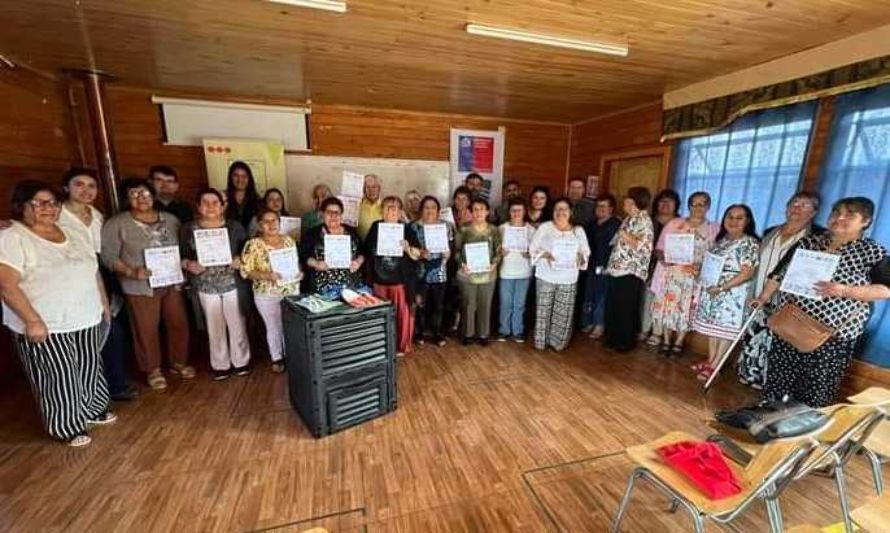 Junta de Vecinos Irene Daiber de La Unión fomenta compostaje de residuos orgánicos domiciliarios en su barrio