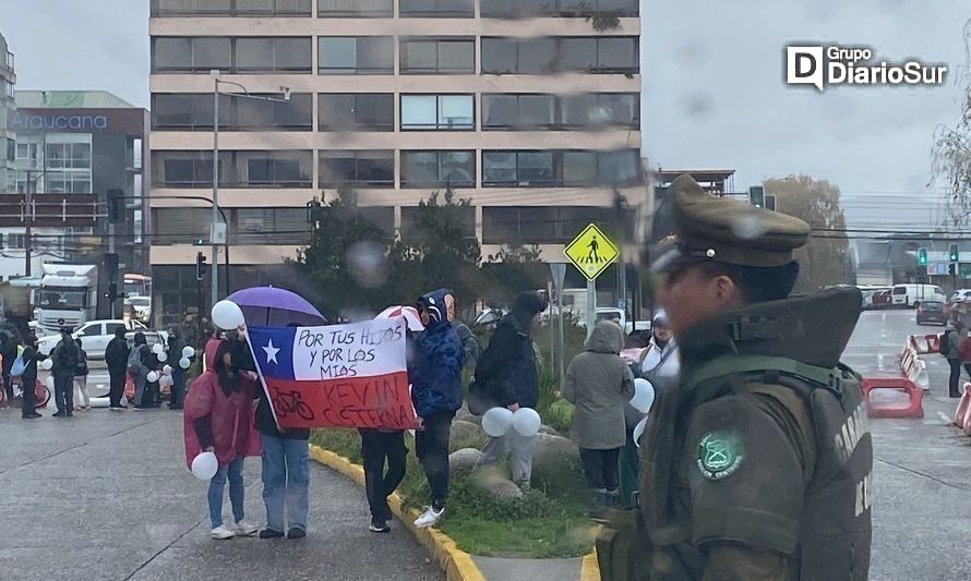 Marcha en memoria de Kevin Cisterna recorre centro de Valdivia