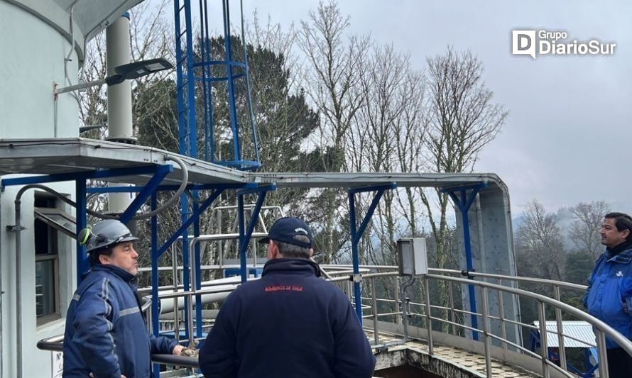 Bomberos y Aguas Décima trabajan para mejorar seguridad ante siniestros