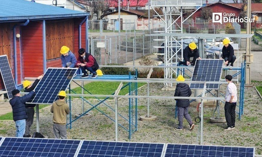 Destacan a liceo de Paillaco como modelo nacional en energías renovables