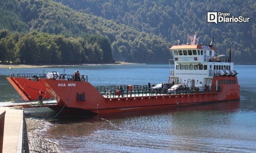 Inician mantención de barcaza Hua Hum que recorre el lago Pirehueico