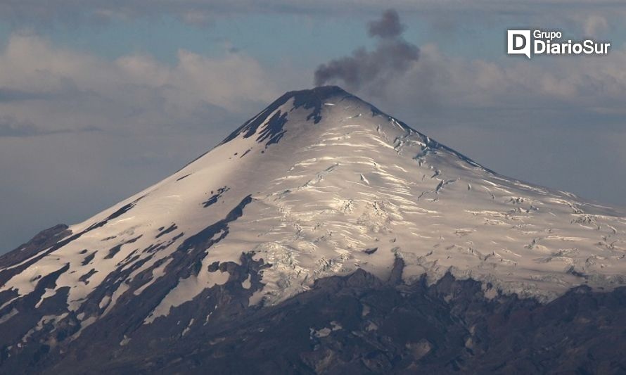Volcán Villarrica mantiene alerta naranja por nueva jornada