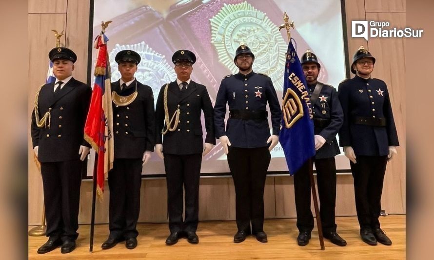 Conmemoran más de cien años de amistad entre bomberos de Valdivia y Santiago