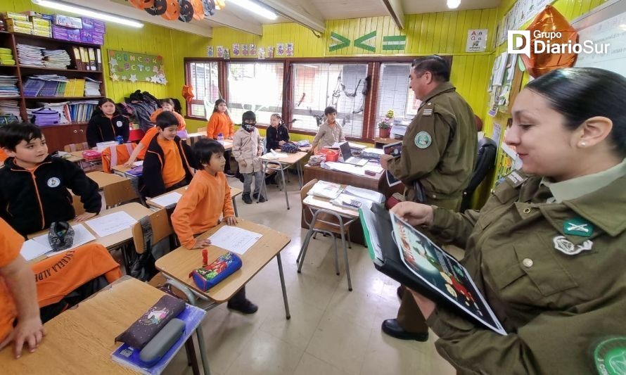 Carabineros de Los Ríos realiza campaña preventiva para noche de Halloween