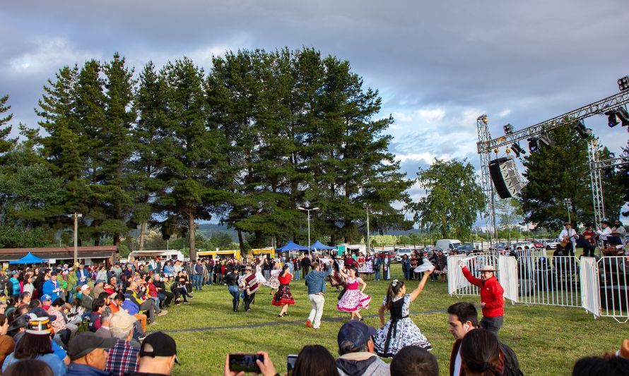 Más de 2 mil personas asistieron a la primera jornada de la Fiesta del Cordero de Paillaco

 