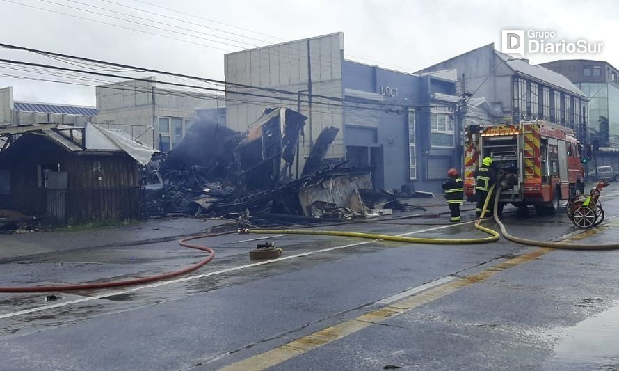 Labocar investiga causas de incendio en Valdivia