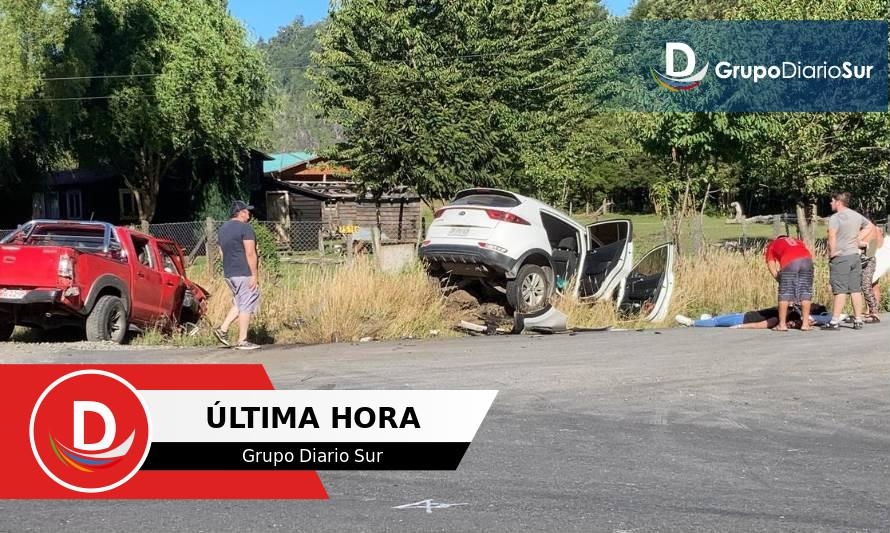 Cuatro lesionados dejó violenta colisión camino a Riñinahue, Lago Ranco